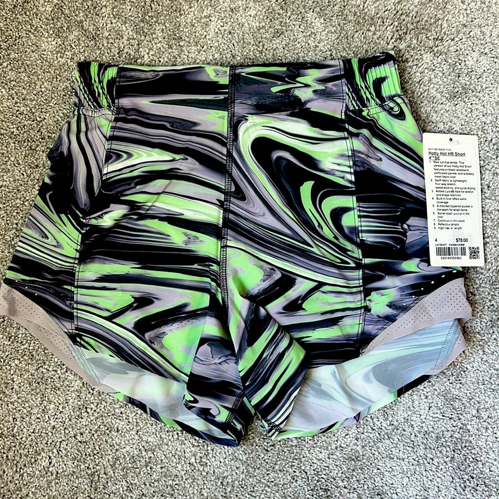 Lululemon Hotty Hot Short high rise 4’ length. NTW Size 4